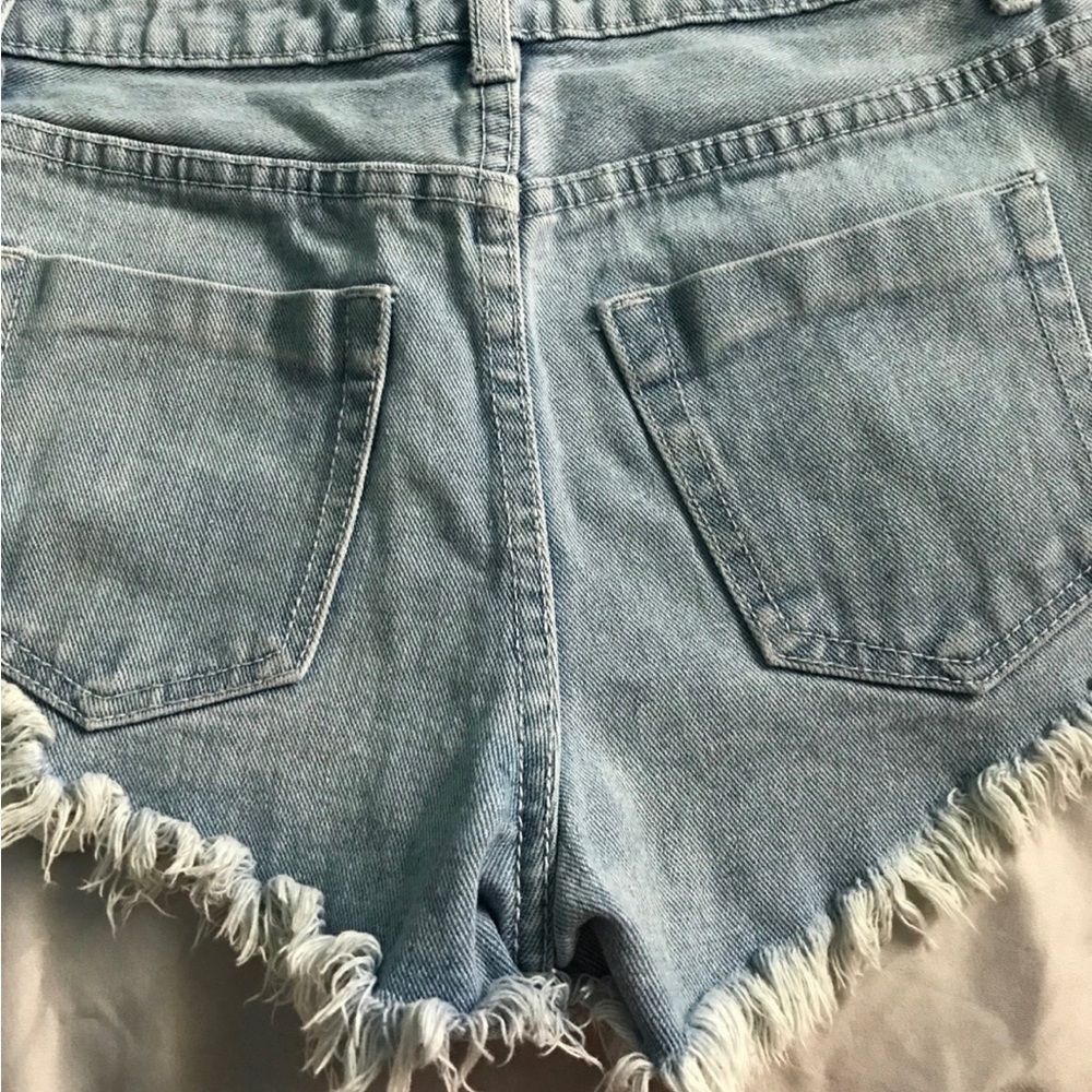 Shorts - Picture 3 of 4
